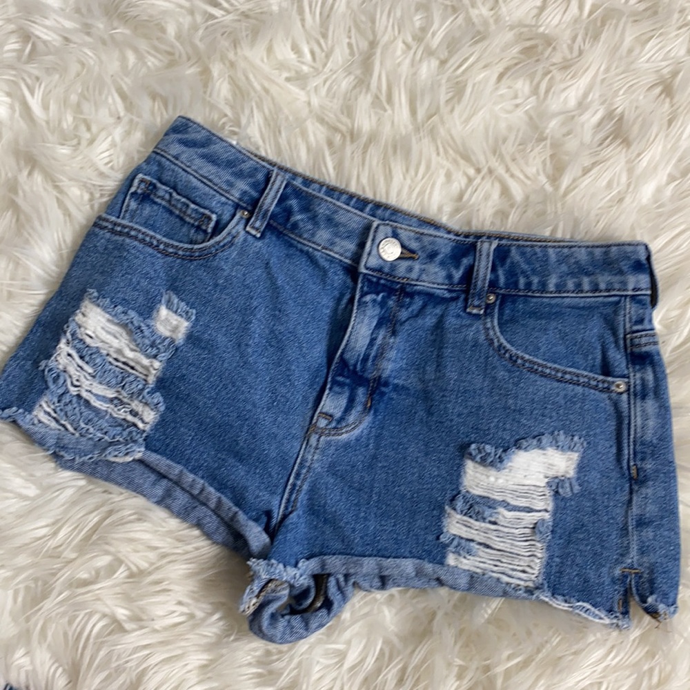 PACSUN HIGH RISE FESTIVAL DISTRESSED SHORTS - Picture 3 of 10
